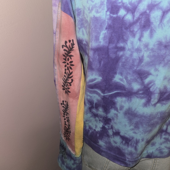 Colorful Boho Long Sleeve Top - Picture 5 of 11